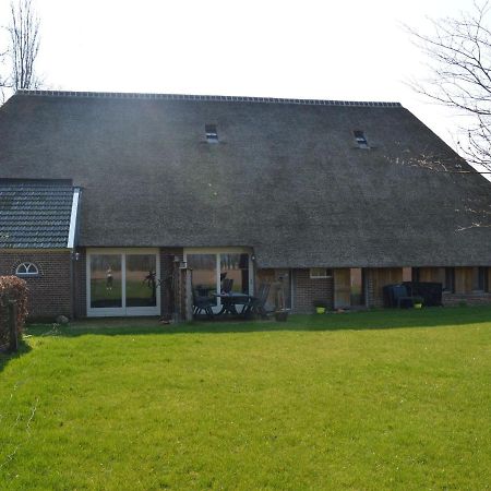 Staying In A Thatched Barn With Box Bed Beautiful View Region Achterhoek Geesteren  Екстер'єр фото