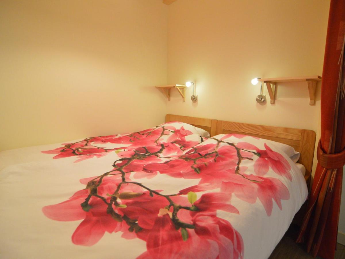 Staying In A Thatched Barn With Box Bed Beautiful View Region Achterhoek Geesteren  Екстер'єр фото