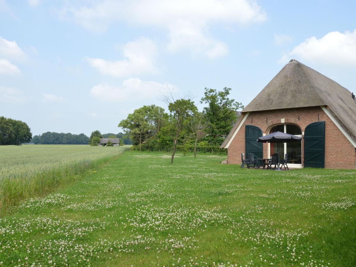 Staying In A Thatched Barn With Box Bed Beautiful View Region Achterhoek Geesteren  Екстер'єр фото