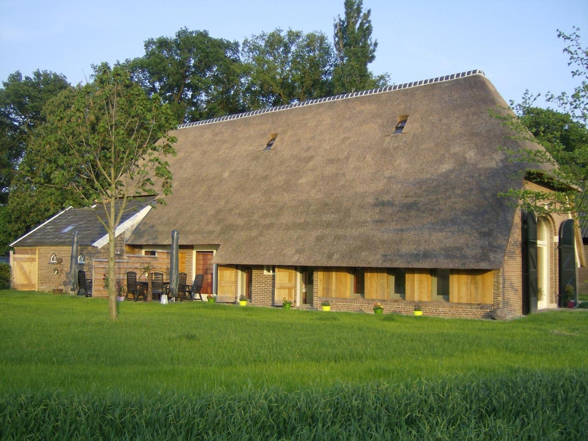 Staying In A Thatched Barn With Box Bed Beautiful View Region Achterhoek Geesteren  Екстер'єр фото